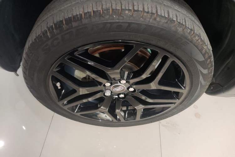Used Land Rover Discovery Sport 2017 2.0T SE Exterior 4