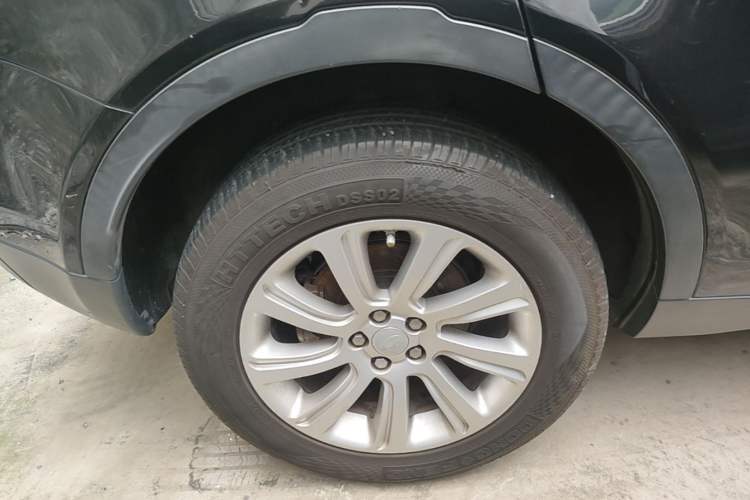 Used Land Rover Discovery Sport 2017 2.0T SE Exterior 5