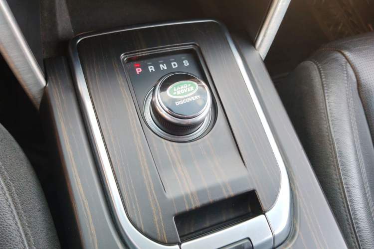 Used Land Rover Discovery Sport 2017 2.0T SE Gear Lever
