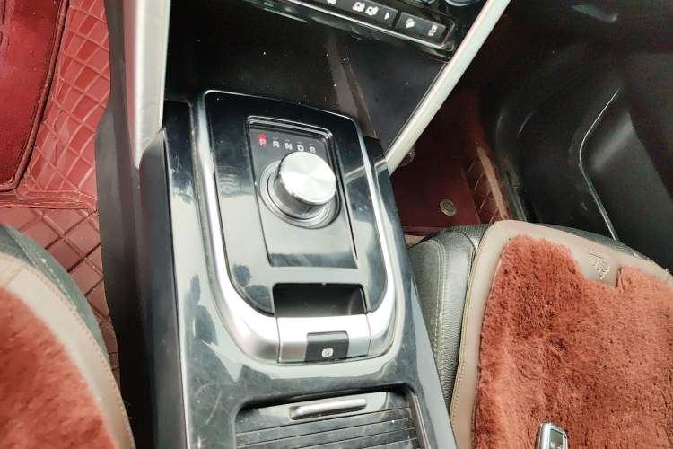 Used Land Rover Discovery Sport 2017 2.0T SE Gear Lever