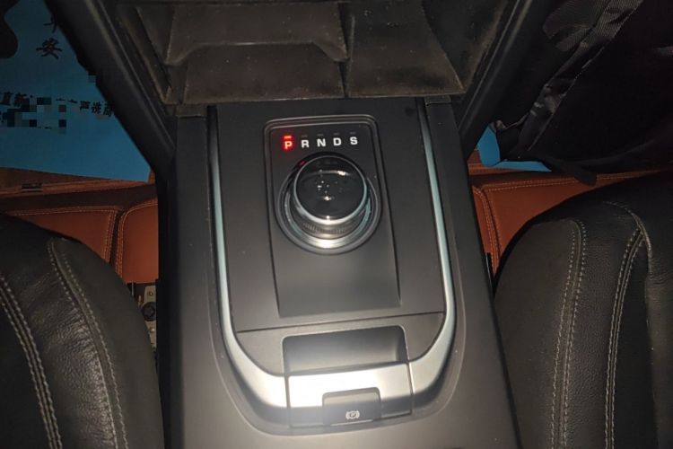 Used Land Rover Discovery Sport 2017 2.0T PURE Gear Lever