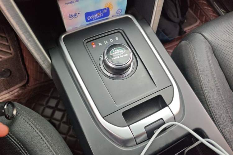 Used Land Rover Discovery Sport 2017 2.0T SE Gear Lever