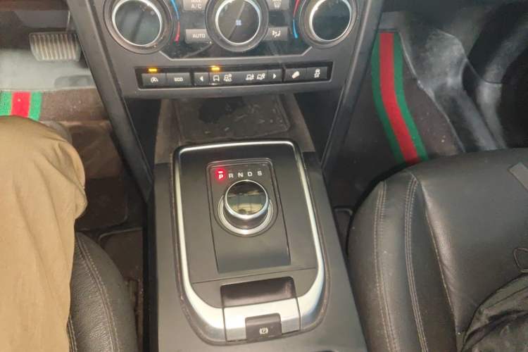 Used Land Rover Discovery Sport 2017 2.0T SE Gear Lever