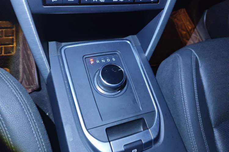 Used Land Rover Discovery Sport 2017 2.0T HSE Gear Lever