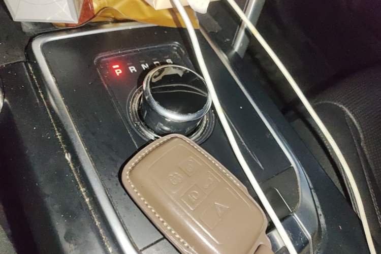 Used Land Rover Discovery Sport 2017 2.0T SE Gear Lever