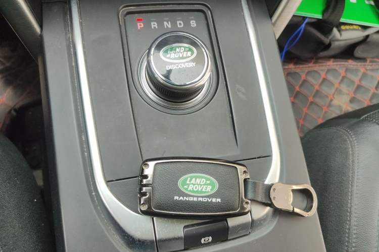 Used Land Rover Discovery Sport 2017 2.0T SE Gear Lever