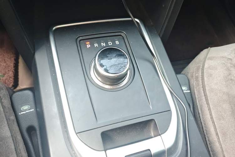 Used Land Rover Discovery Sport 2017 2.0T PURE Gear Lever
