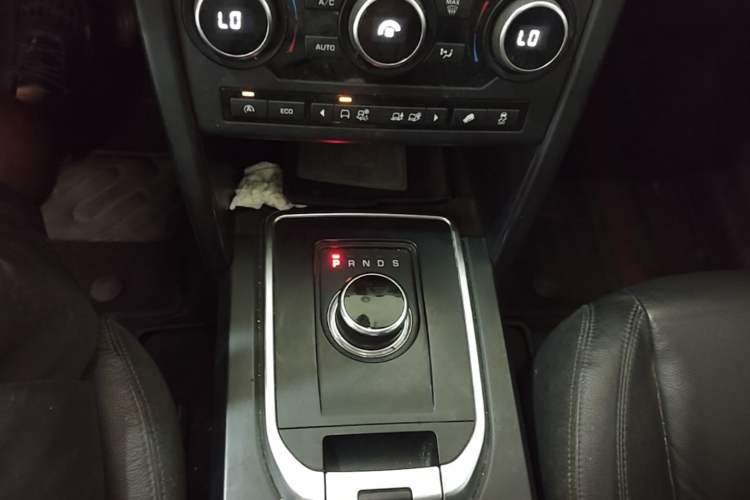 Used Land Rover Discovery Sport 2017 2.0T PURE Gear Lever
