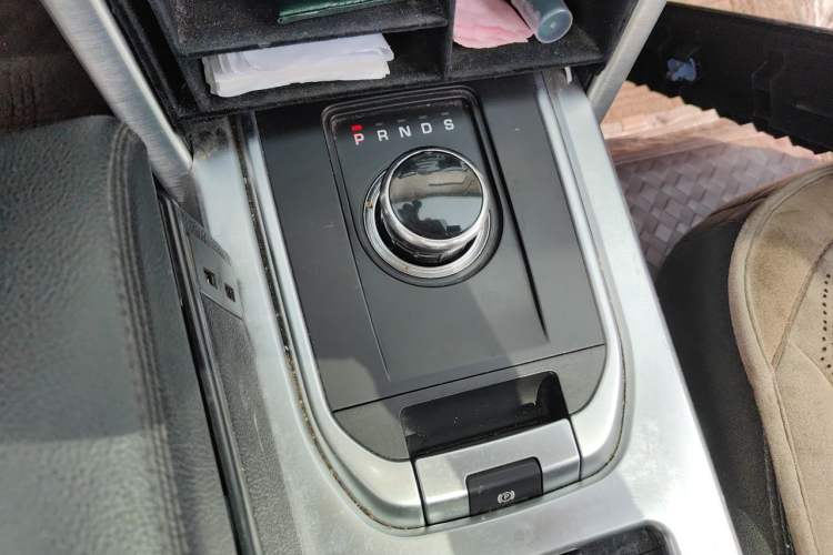 Used Land Rover Discovery Sport 2017 2.0T SE Gear Lever