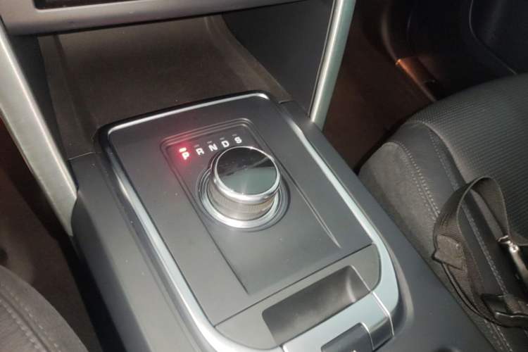 Used Land Rover Discovery Sport 2017 2.0T SE Gear Lever