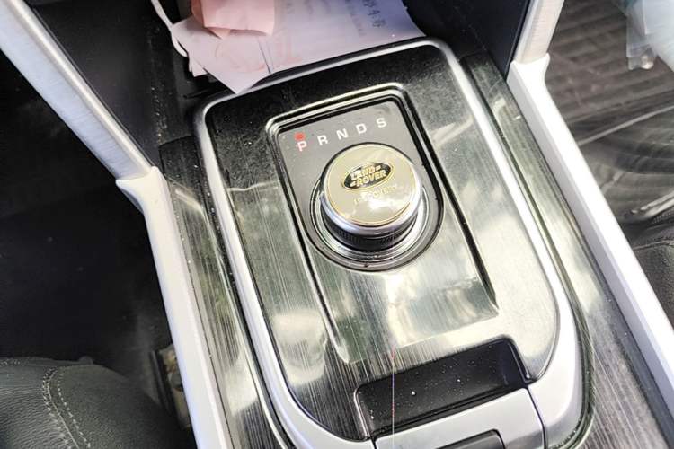 Used Land Rover Discovery Sport 2017 2.0T SE Gear Lever