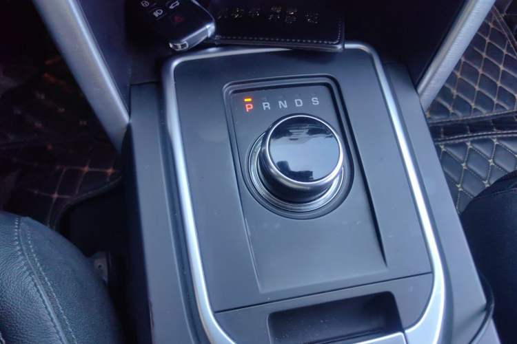 Used Land Rover Discovery Sport 2017 2.0T SE Gear Lever