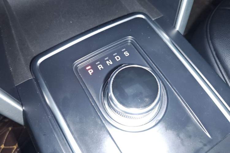Used Land Rover Discovery Sport 2017 2.0T SE Gear Lever