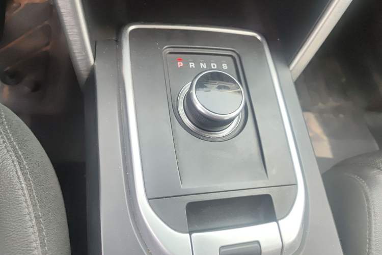 Used Land Rover Discovery Sport 2017 2.0T SE Gear Lever