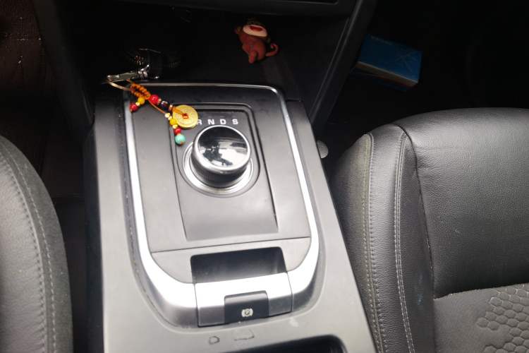 Used Land Rover Discovery Sport 2017 2.0T PURE Gear Lever