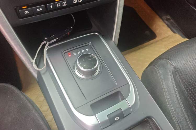 Used Land Rover Discovery Sport 2017 2.0T SE Gear Lever