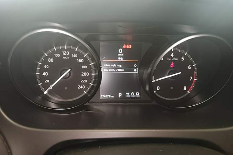 Used Land Rover Discovery Sport 2017 2.0T SE Instrument Cluster