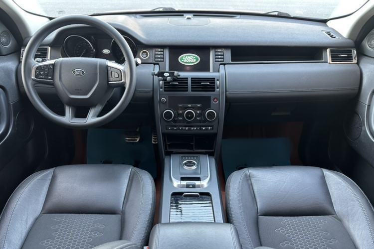 Used Land Rover Discovery Sport 2017 2.0T PURE Interior 2