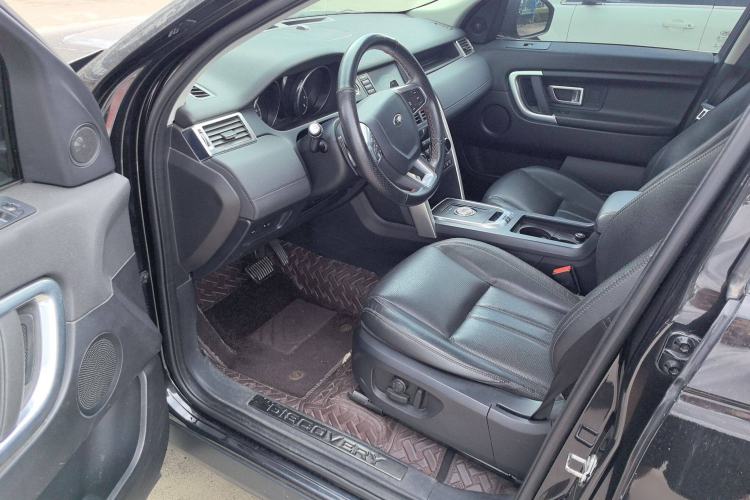 Used Land Rover Discovery Sport 2017 2.0T SE Interior 2