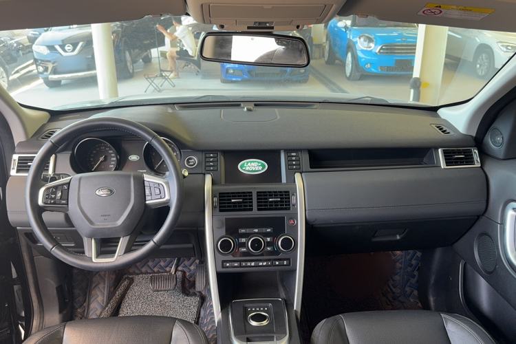 Used Land Rover Discovery Sport 2017 2.0T SE Interior 3