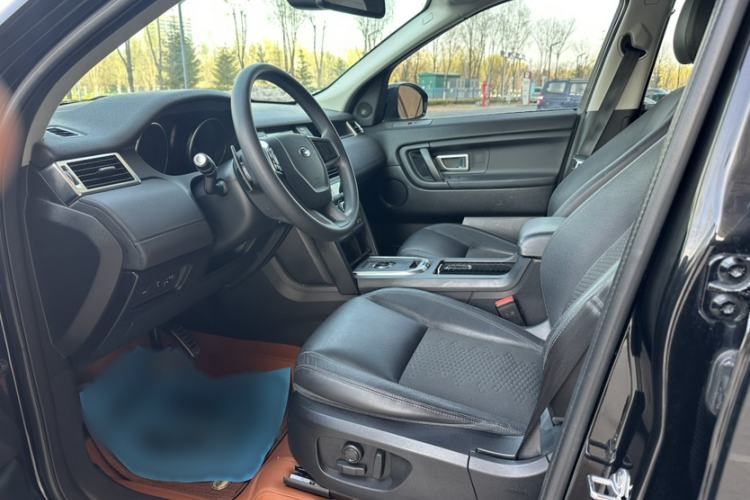 Used Land Rover Discovery Sport 2017 2.0T PURE Interior 4