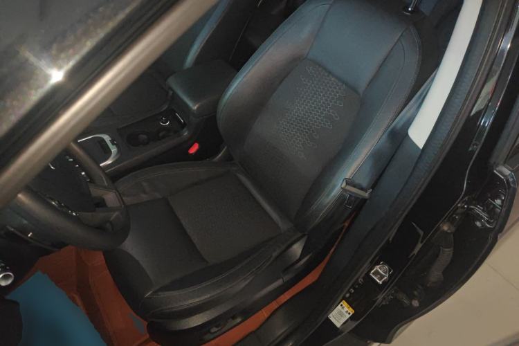 Used Land Rover Discovery Sport 2017 2.0T PURE Left Front Seat