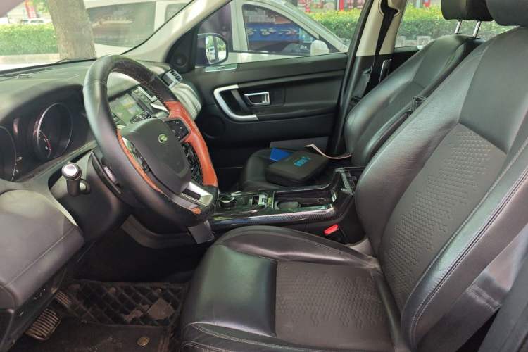 Used Land Rover Discovery Sport 2017 2.0T SE Left Front Seat