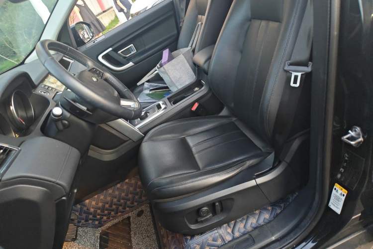 Used Land Rover Discovery Sport 2017 2.0T SE Left Front Seat