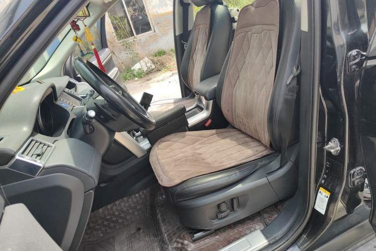 Used Land Rover Discovery Sport 2017 2.0T SE Left Front Seat