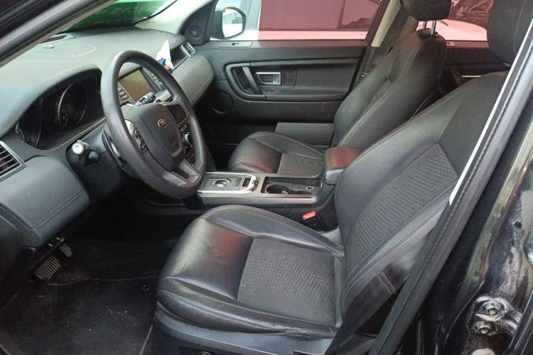 Used Land Rover Discovery Sport 2017 2.0T PURE Left Front Seat