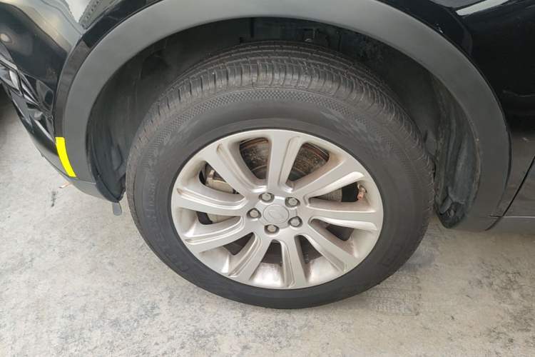 Used Land Rover Discovery Sport 2017 2.0T SE Left Front Wheel Hub