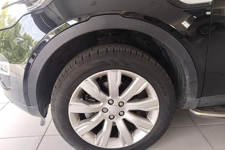 Used Land Rover Discovery Sport 2017 2.0T HSE LUXURY Left Front Wheel Hub