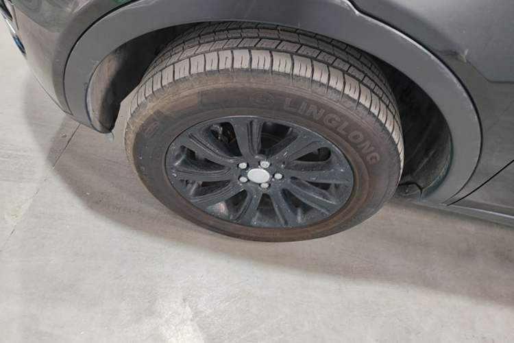 Used Land Rover Discovery Sport 2017 2.0T SE Left Front Wheel Hub