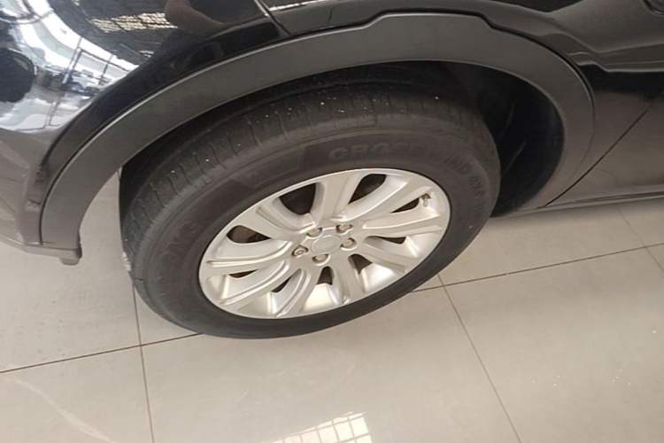 Used Land Rover Discovery Sport 2017 2.0T SE Left Front Wheel Hub