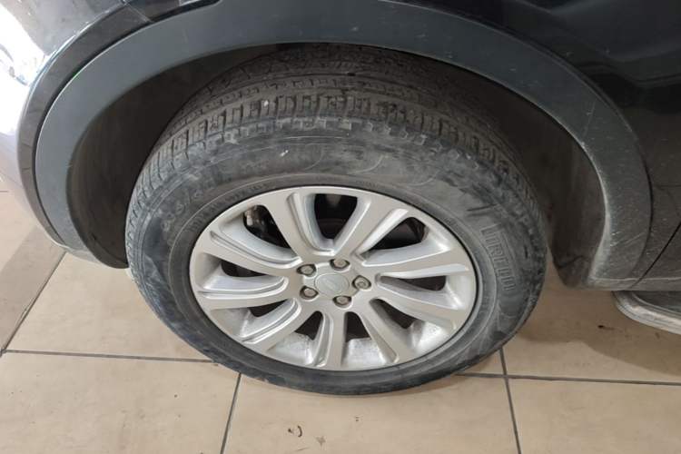 Used Land Rover Discovery Sport 2017 2.0T PURE Left Front Wheel Hub