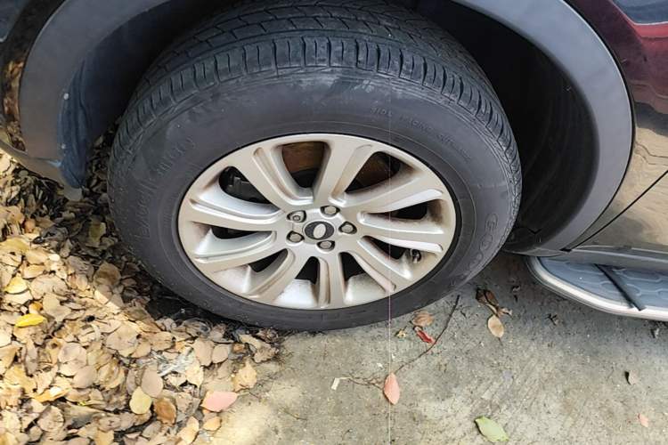 Used Land Rover Discovery Sport 2017 2.0T SE Left Front Wheel Hub