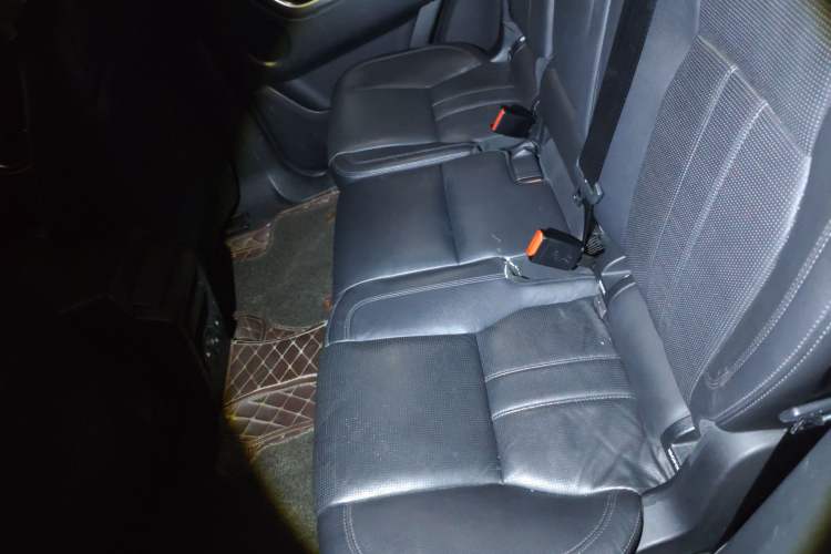 Used Land Rover Discovery Sport 2017 2.0T HSE Left Rear Seat