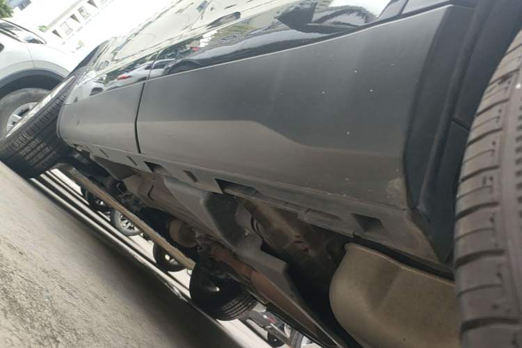 Used Land Rover Discovery Sport 2017 2.0T SE Left Side Sill