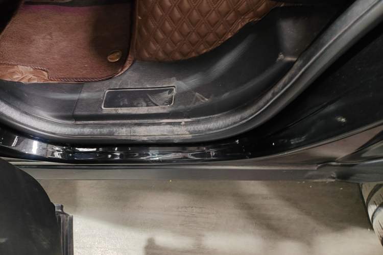 Used Land Rover Discovery Sport 2017 2.0T SE Left Side Sill