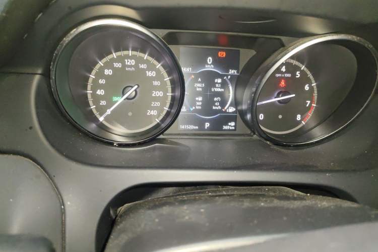 Used Land Rover Discovery Sport 2017 2.0T SE Odometer Close Up