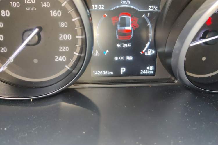 Used Land Rover Discovery Sport 2017 2.0T PURE Odometer Close Up