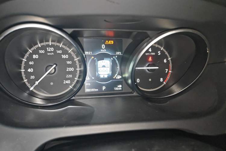 Used Land Rover Discovery Sport 2017 2.0T PURE Odometer Close Up