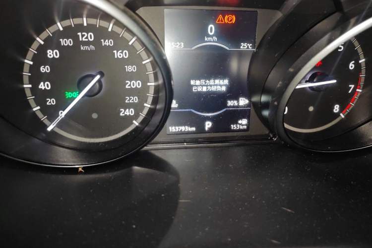 Used Land Rover Discovery Sport 2017 2.0T SE Odometer Close Up