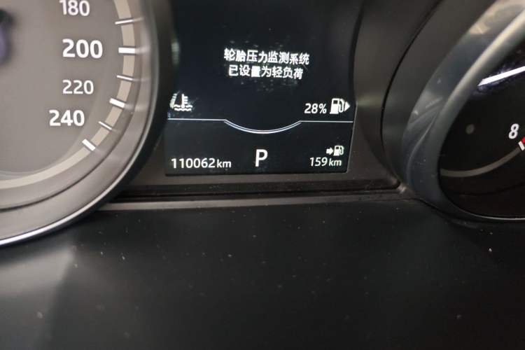 Used Land Rover Discovery Sport 2017 2.0T SE Odometer Close Up