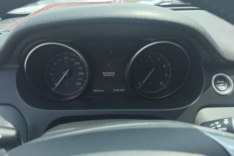 Used Land Rover Discovery Sport 2017 2.0T HSE Odometer Close Up