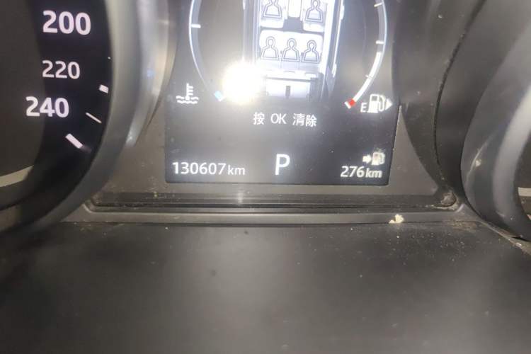 Used Land Rover Discovery Sport 2017 2.0T SE Odometer Close Up