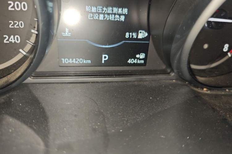 Used Land Rover Discovery Sport 2017 2.0T SE Odometer Close Up