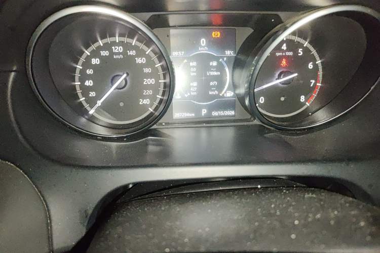 Used Land Rover Discovery Sport 2017 2.0T SE Odometer Close Up
