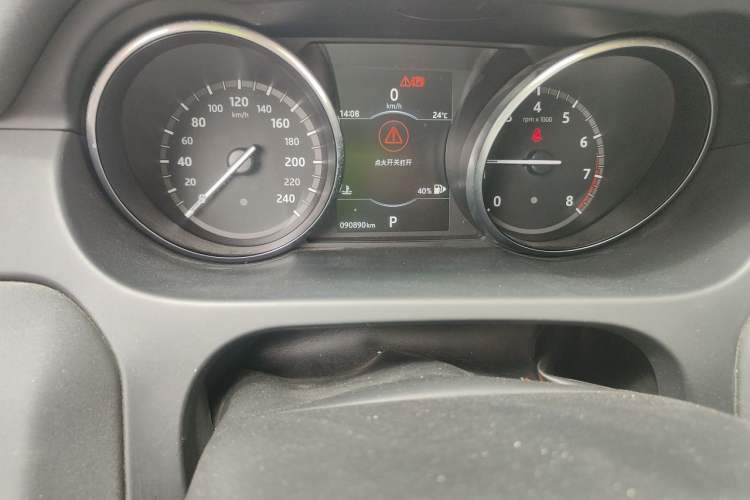Used Land Rover Discovery Sport 2017 2.0T SE Odometer Close Up