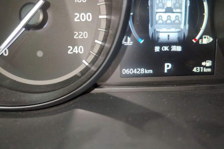 Used Land Rover Discovery Sport 2017 2.0T SE Odometer Close Up